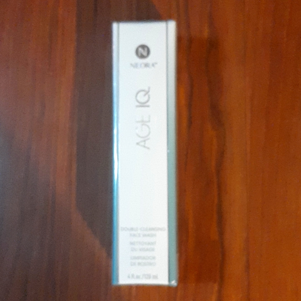 Sealed Neora Age IQ face wash